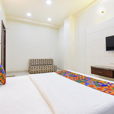 Fabhotel Royal Suits - Nr Mahadji Shinde Chhatri Mundhva Exterior photo