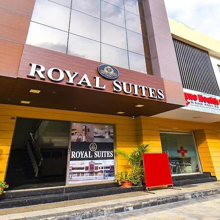 Fabhotel Royal Suits - Nr Mahadji Shinde Chhatri Mundhva Exterior photo