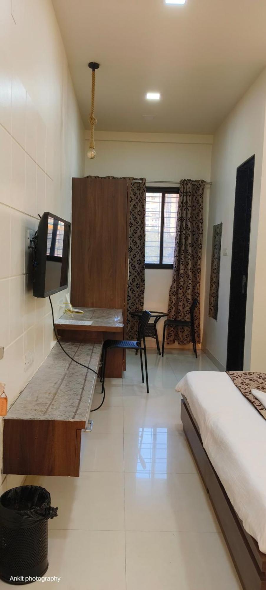 Fabhotel Royal Suits - Nr Mahadji Shinde Chhatri Mundhva Exterior photo
