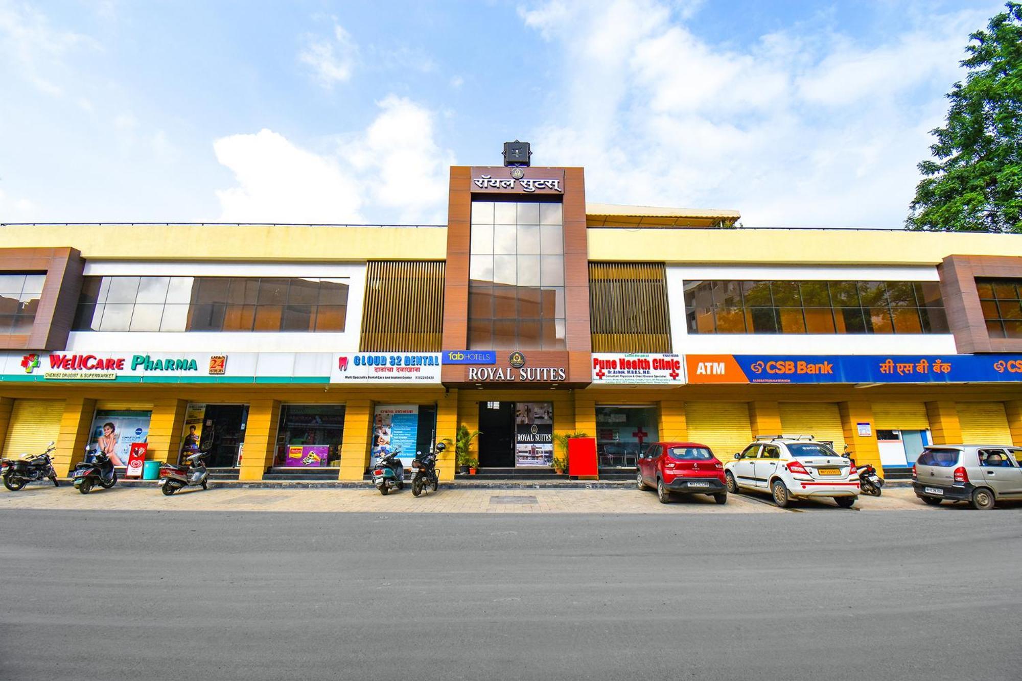 Fabhotel Royal Suits - Nr Mahadji Shinde Chhatri Mundhva Exterior photo